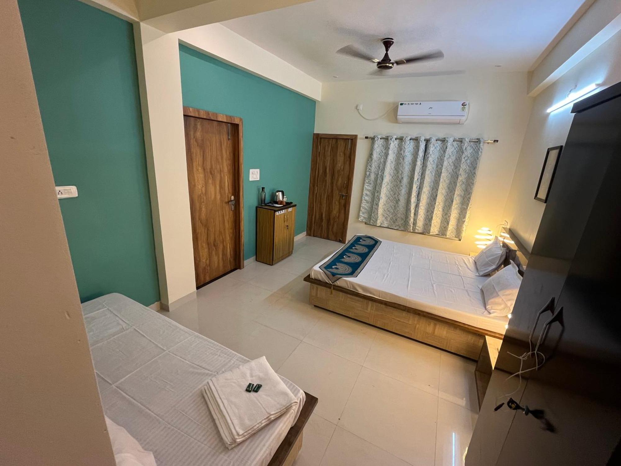 Hotel Shivashray Luxury Stays & Inn Ujjain Exterior foto