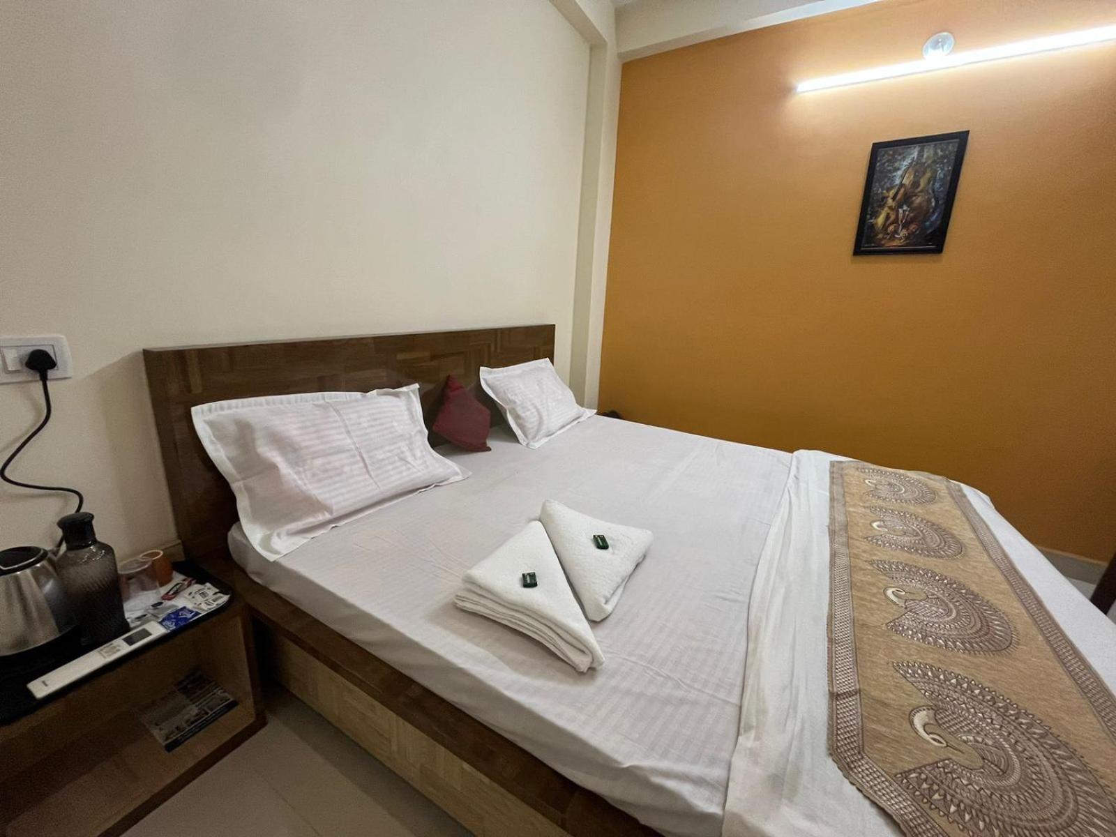 Hotel Shivashray Luxury Stays & Inn Ujjain Quarto foto