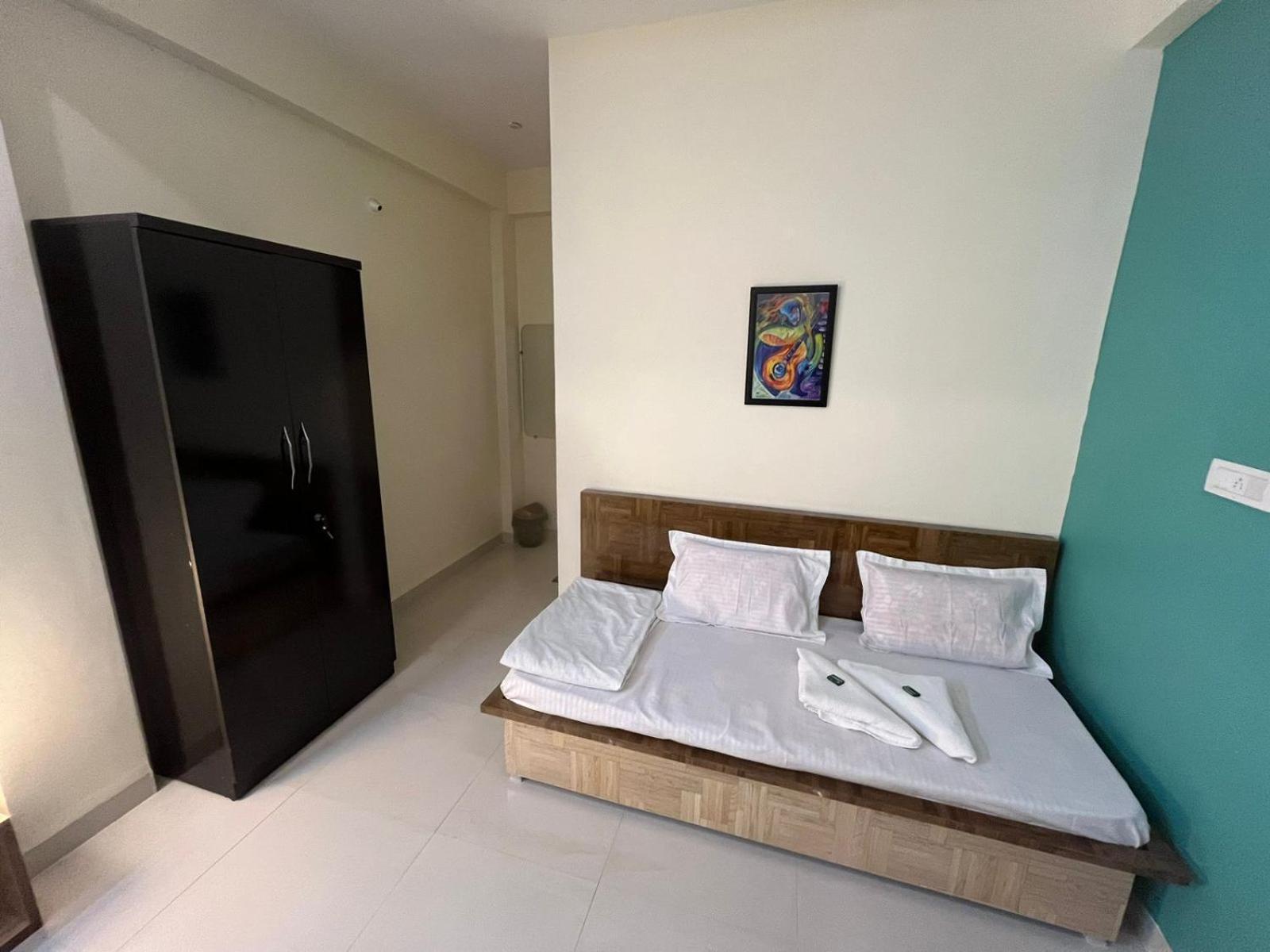Hotel Shivashray Luxury Stays & Inn Ujjain Quarto foto