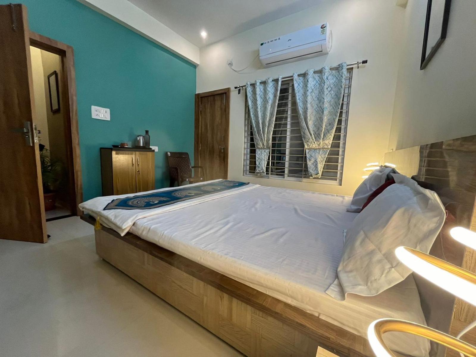 Hotel Shivashray Luxury Stays & Inn Ujjain Quarto foto