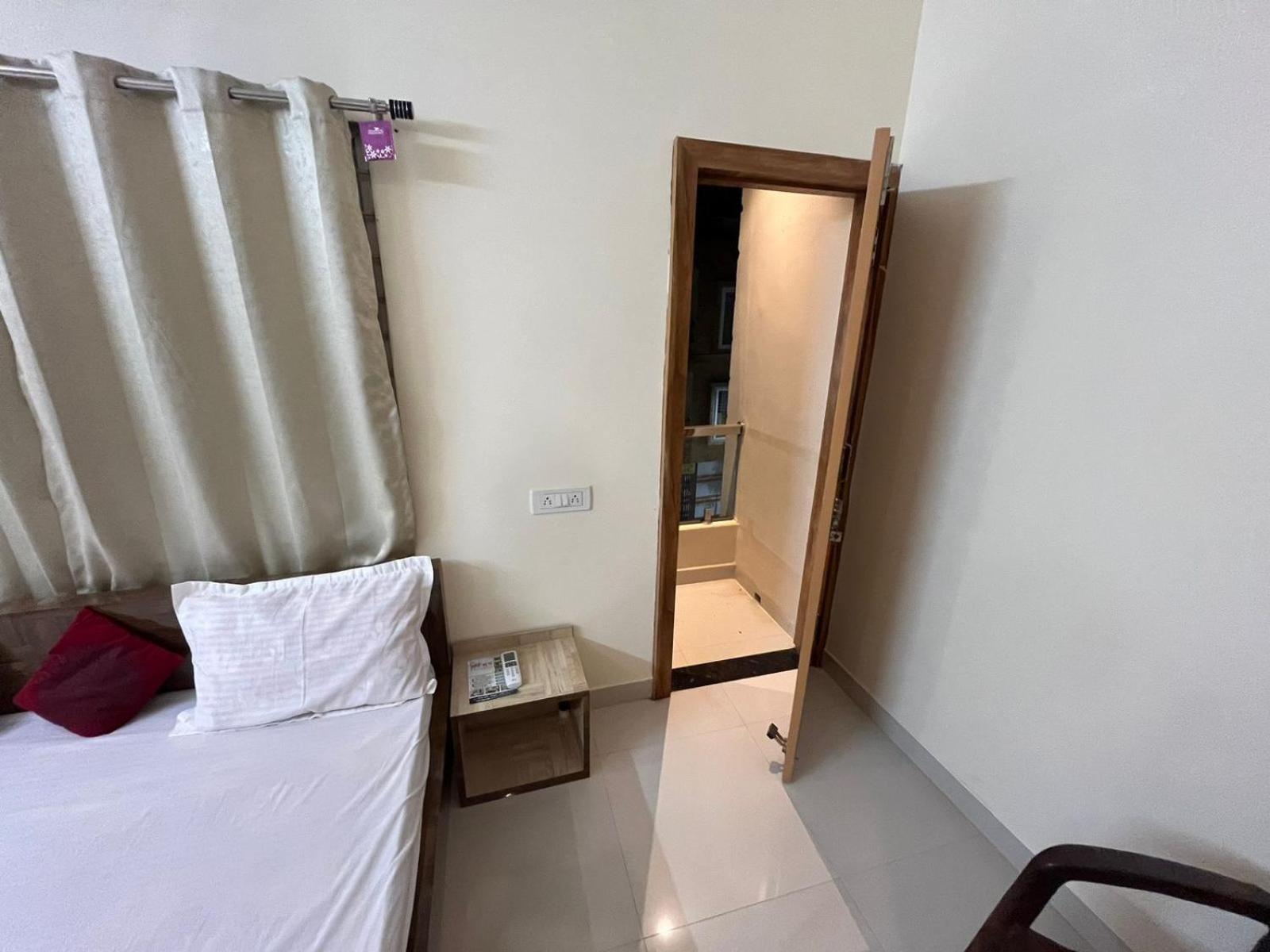 Hotel Shivashray Luxury Stays & Inn Ujjain Quarto foto